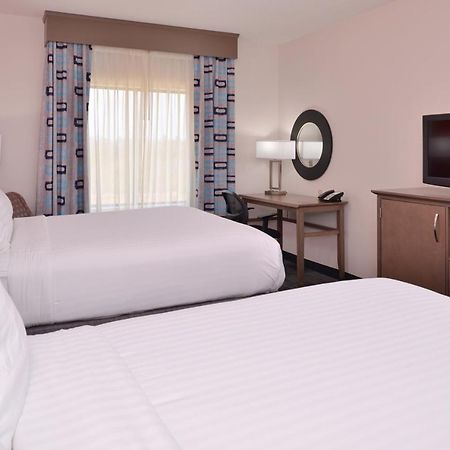 Holiday Inn Express Клантон Экстерьер фото